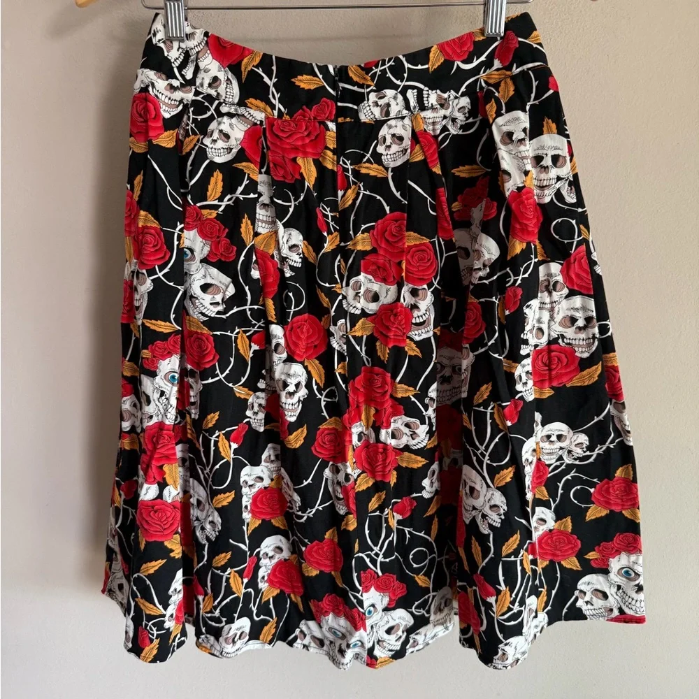 Women Skulls and Roses A-Line Pleated Skirt Black Red Gothic Rockabilly Size M‎